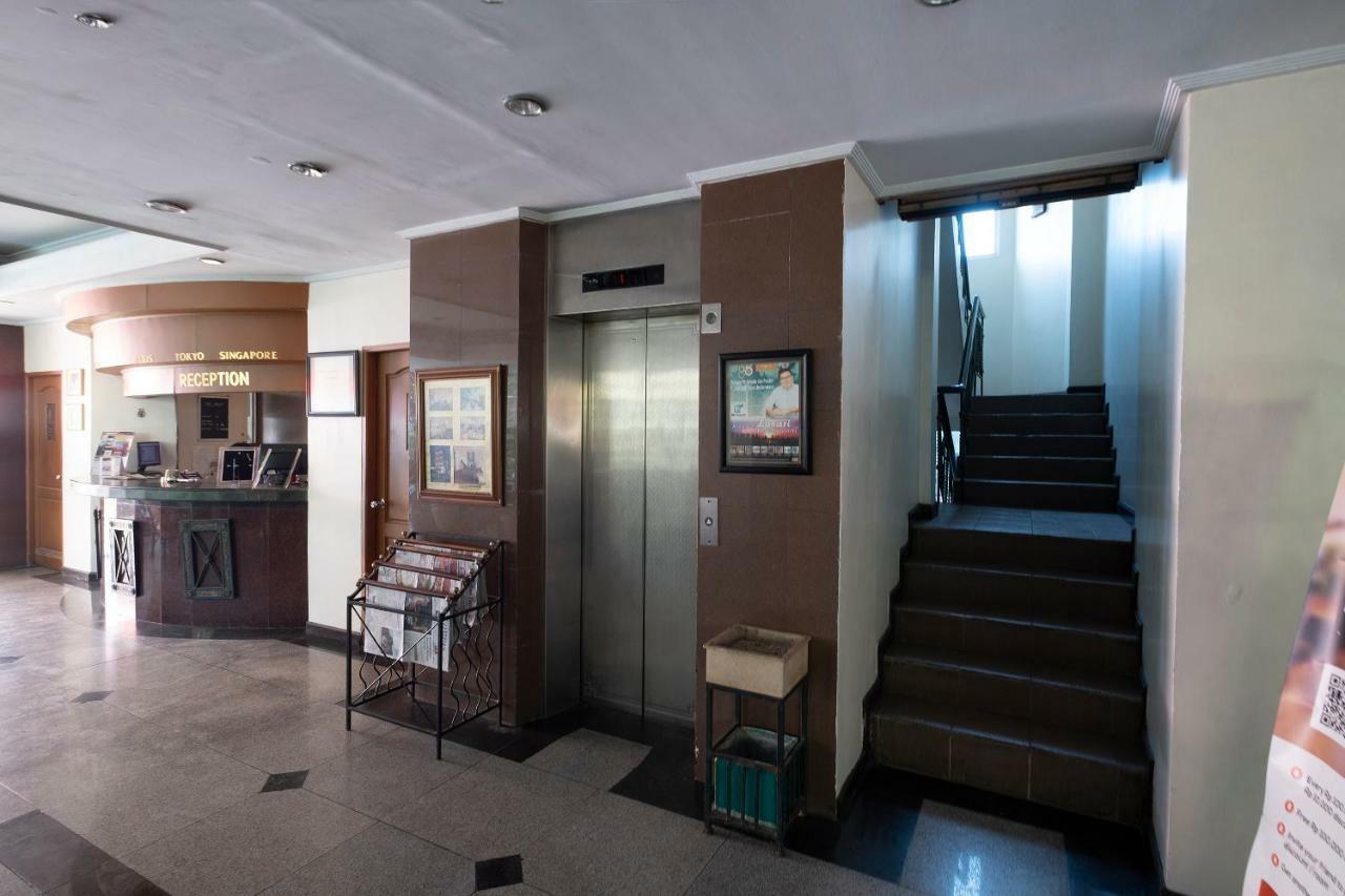 Oyo 628 Losari Metro Macáçar Exterior foto