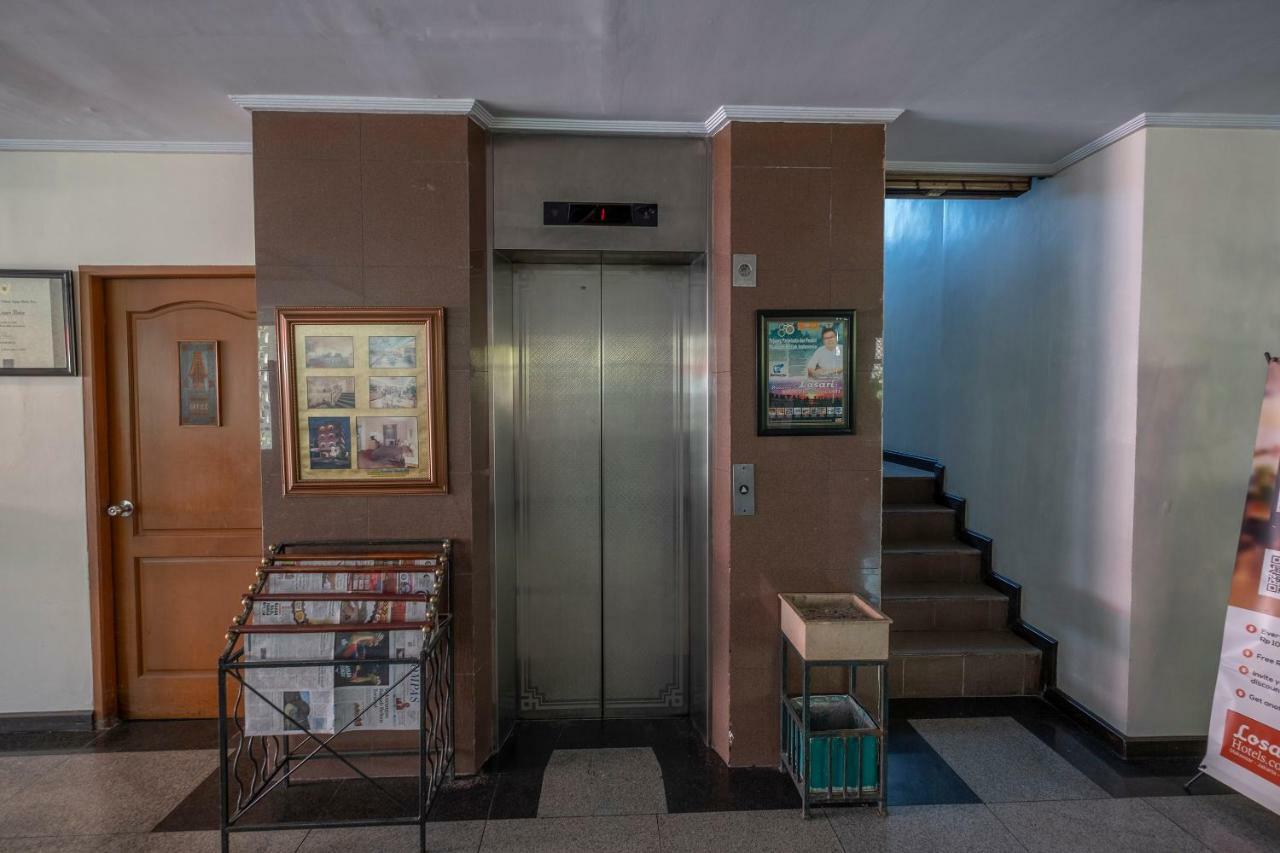 Oyo 628 Losari Metro Macáçar Exterior foto